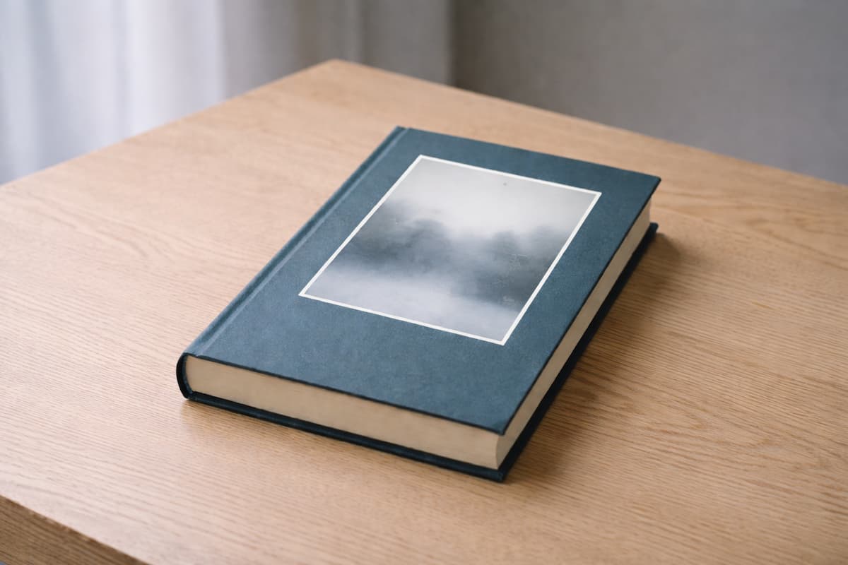 Immagine evocativa di un libro, copertina per l'articolo sui romanzi che insegnano a perdere e a gestire il fallimento.